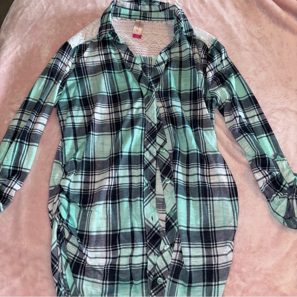 No Boundaries Green and Black Button Down Shirt Plaid Flannel